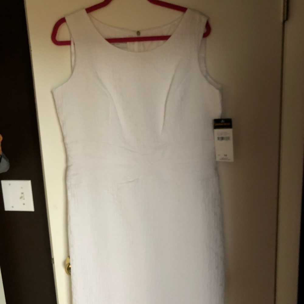 Donna Rocco White shift dress